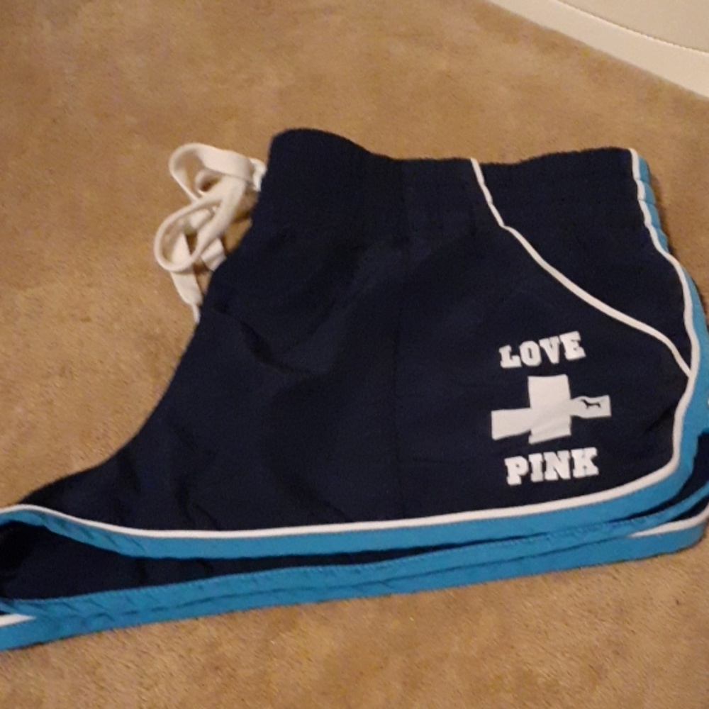 Shorts - Picture 3 of 3
